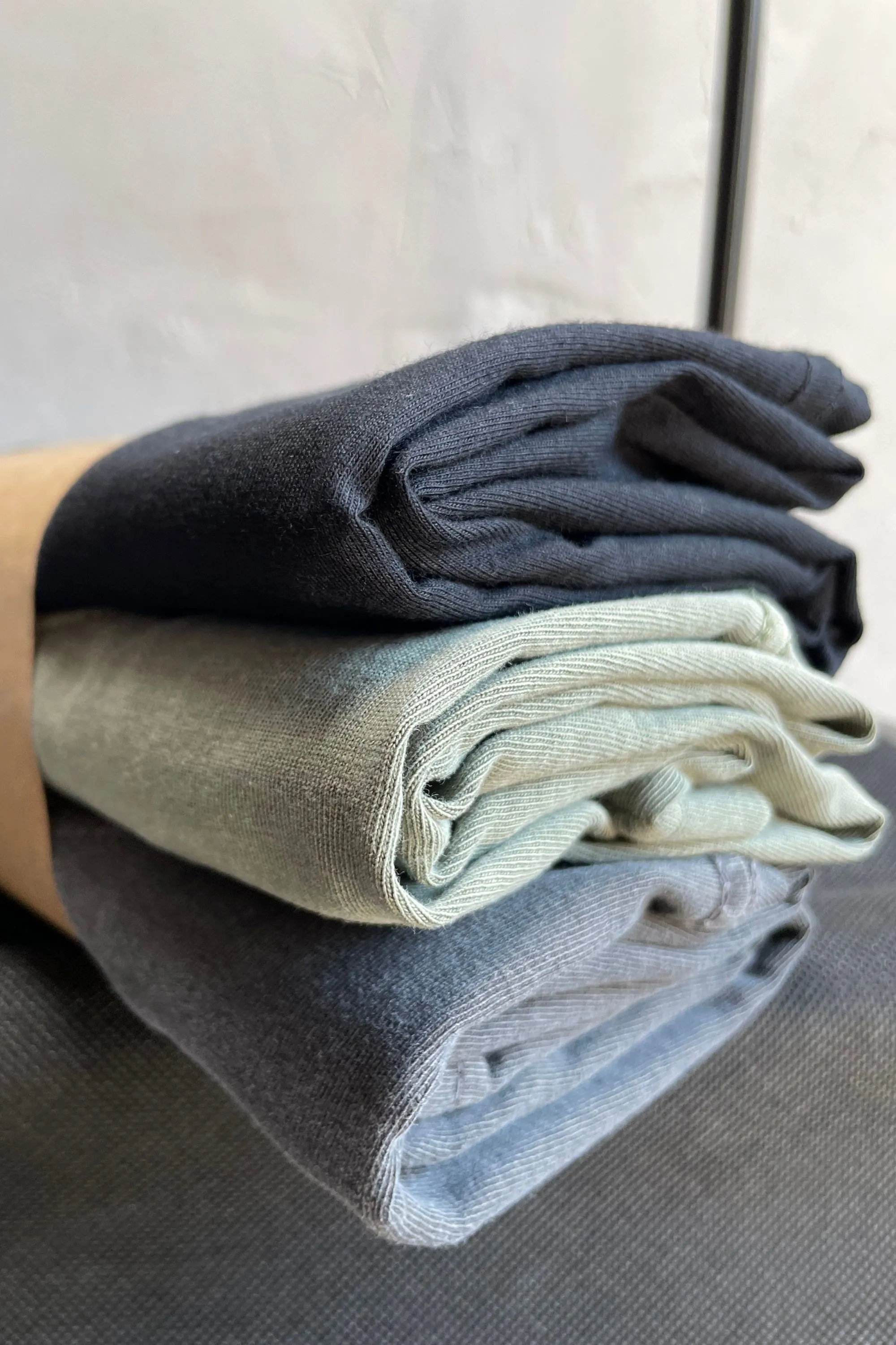 Combo Essência Tática com três camisetas estonadas