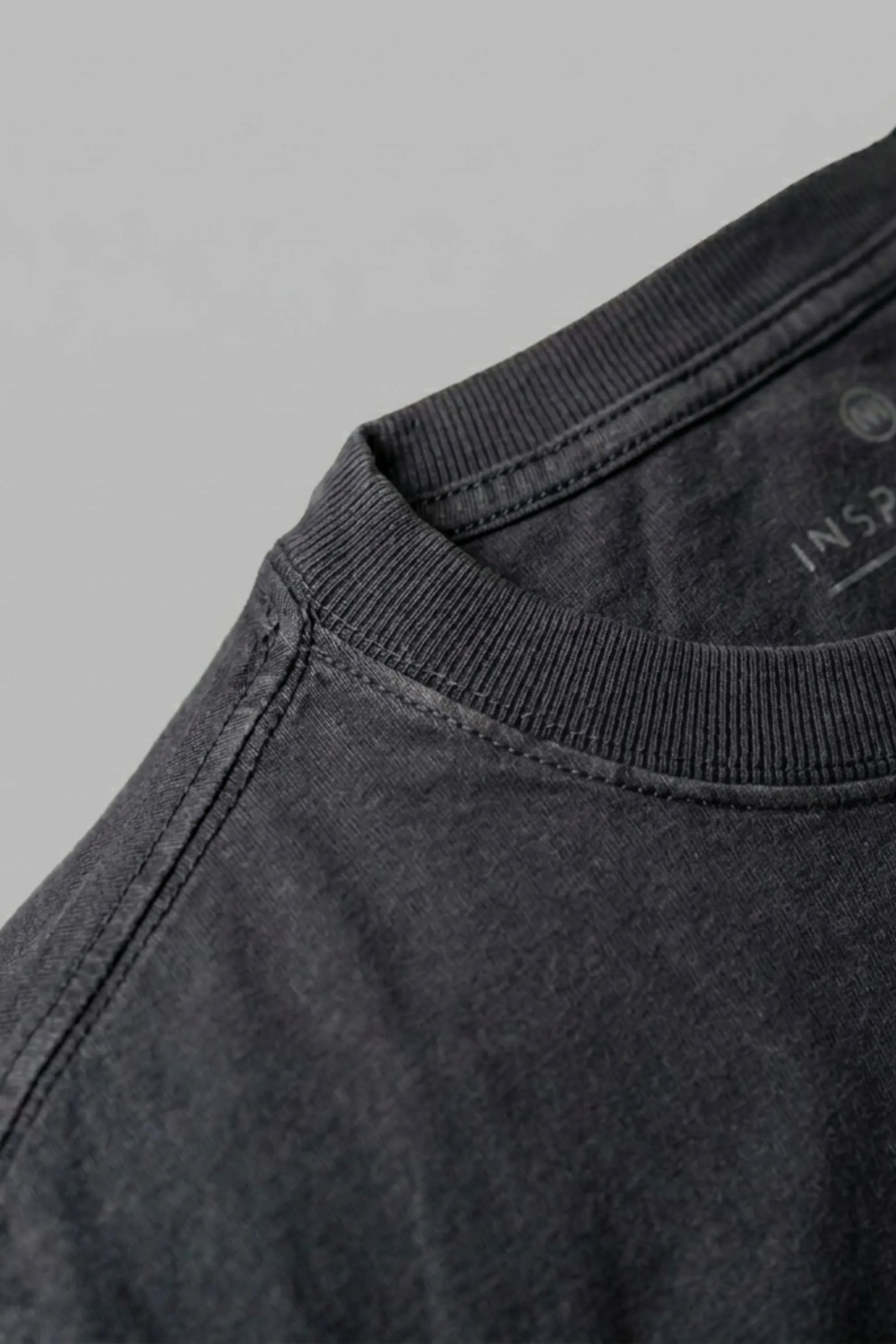 Detalhes da camiseta estonada preta Inspire-se