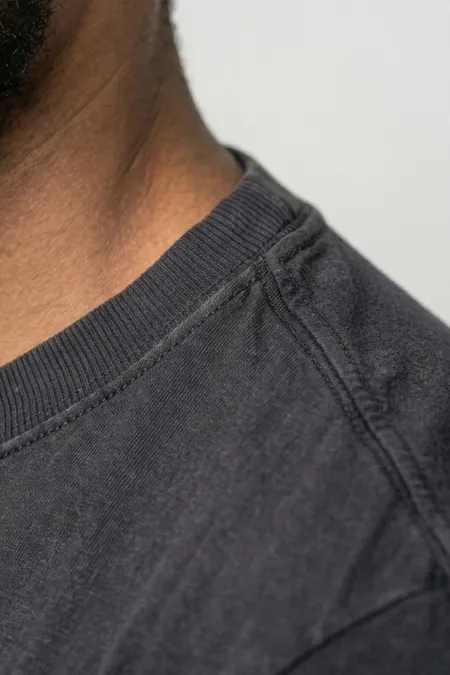 Camiseta básica premium estonada preta Inspire-se
