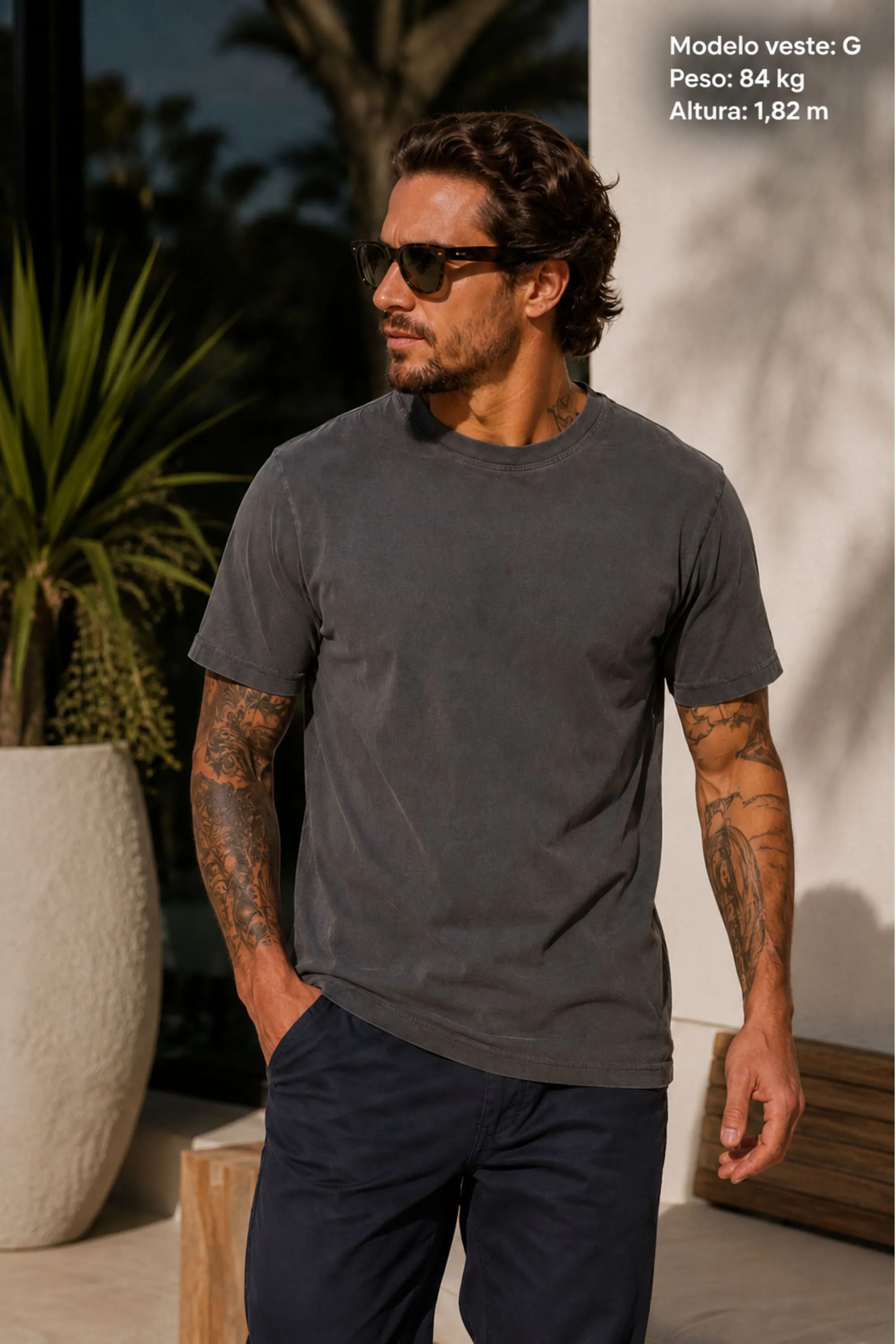 Modelo usando camiseta estonada Inspire-se